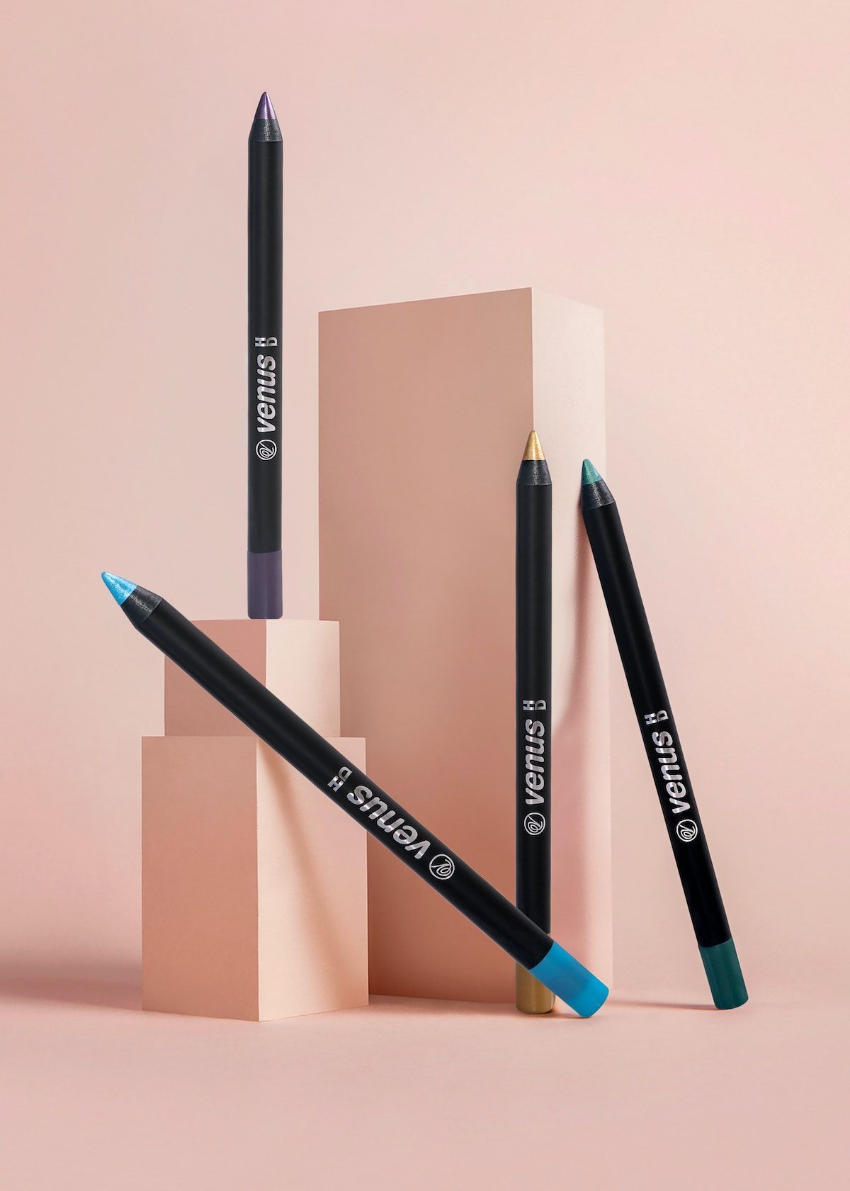 The Best Eyeliner For Older Women: A Product Review